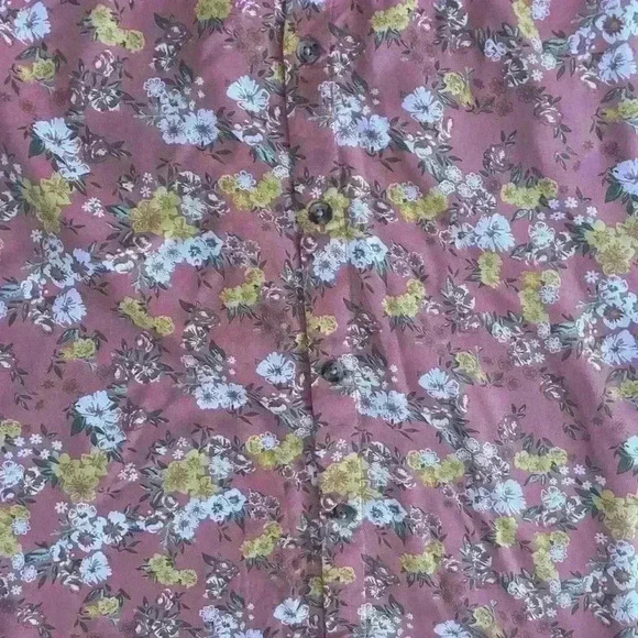 SO Cute Floral on Peach/Pink background, Button front,flare Ruffle Hem - Picture 3 of 7